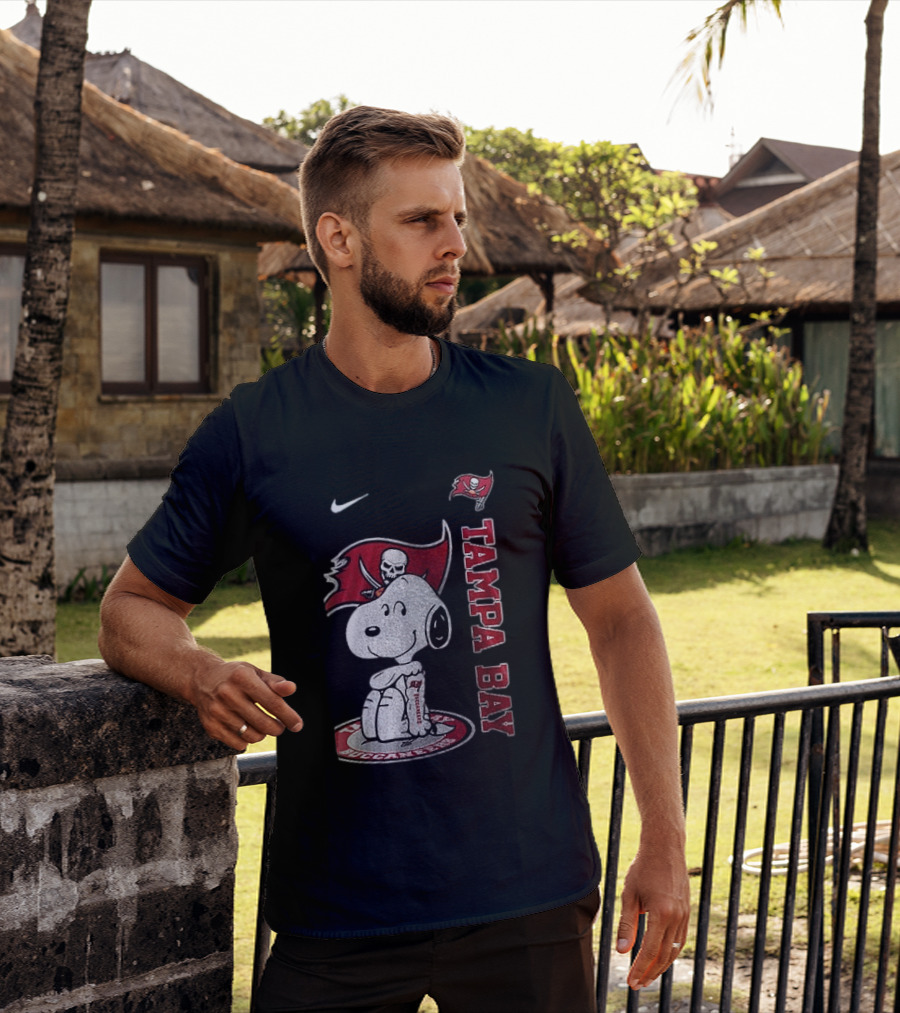 Tampa Bay Buccaneers Snoopy Football Memories Peanuts Collaboration T-Shirt
