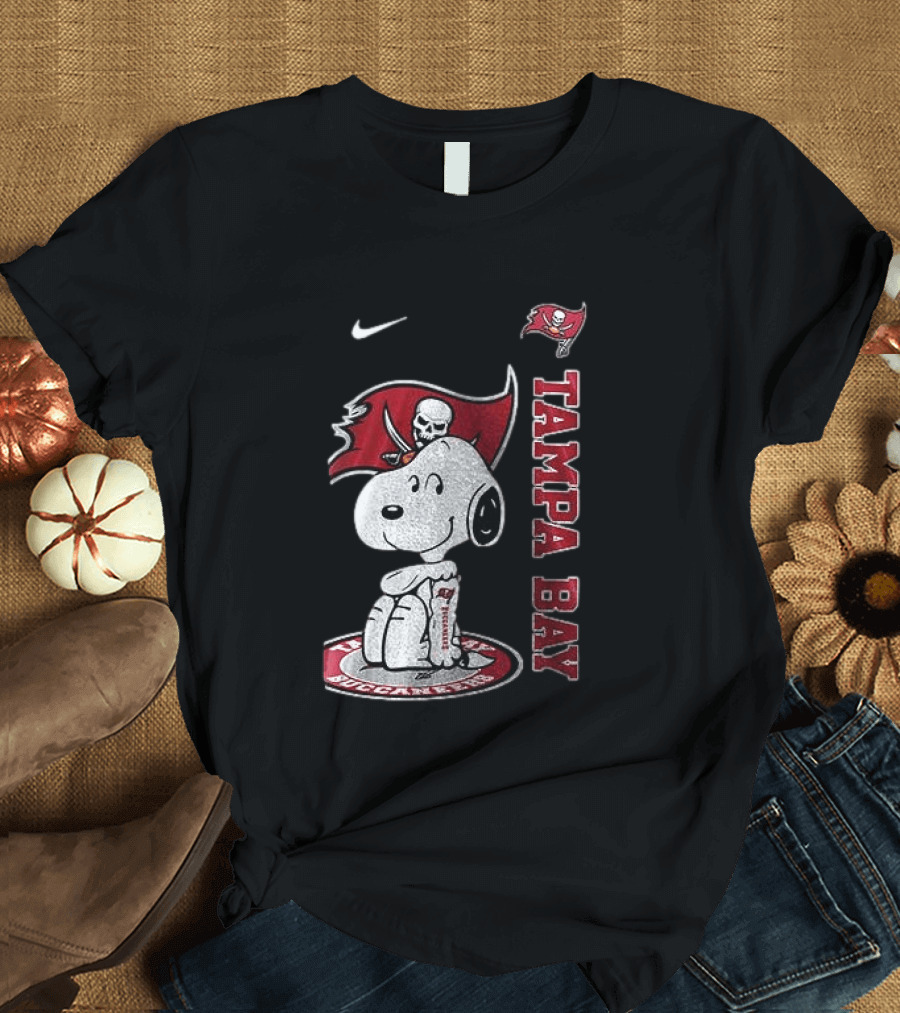 Tampa Bay Buccaneers Snoopy Football Memories Peanuts Collaboration T-Shirt