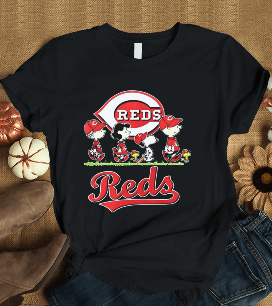 Snoopy Charlie Brown Linus Lucy Cincinnati Reds Baseball T-Shirt