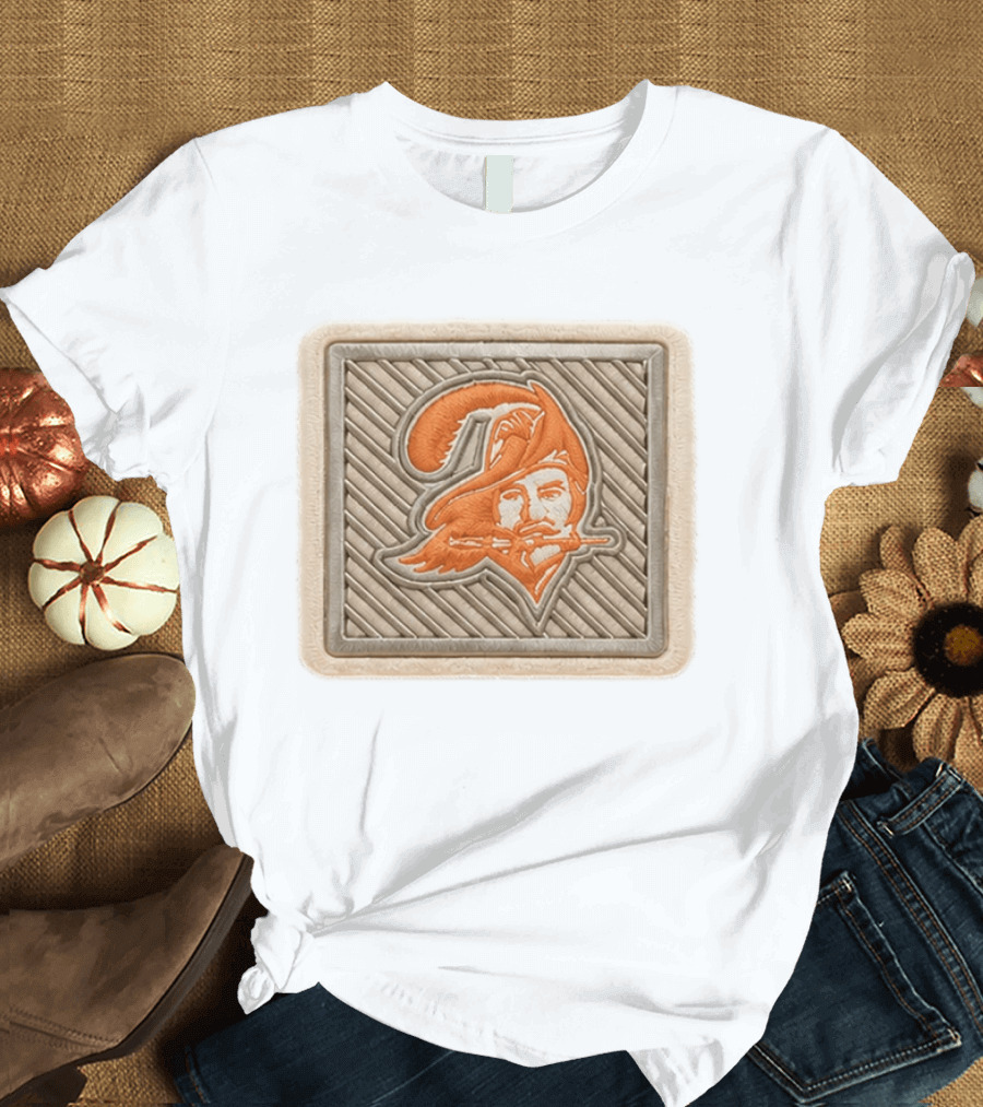 TB Buccaneers 2026 Training Camp Hat Retro Pirate Patch T-Shirt