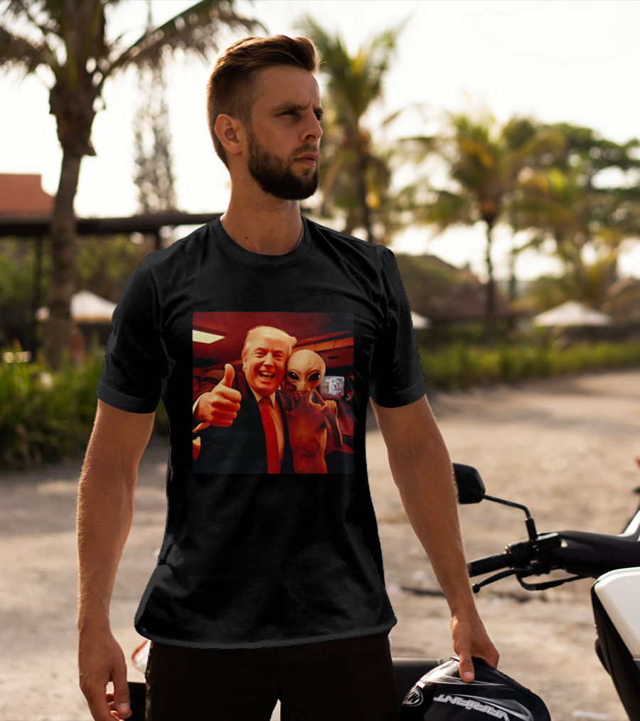 Trump Alien Selfie Ultimate UFO Disclosure Image T-Shirt