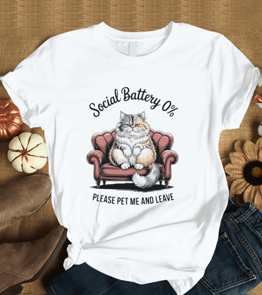 Social Battery 0% Cat Please Pet Me And Leave T-Shirt