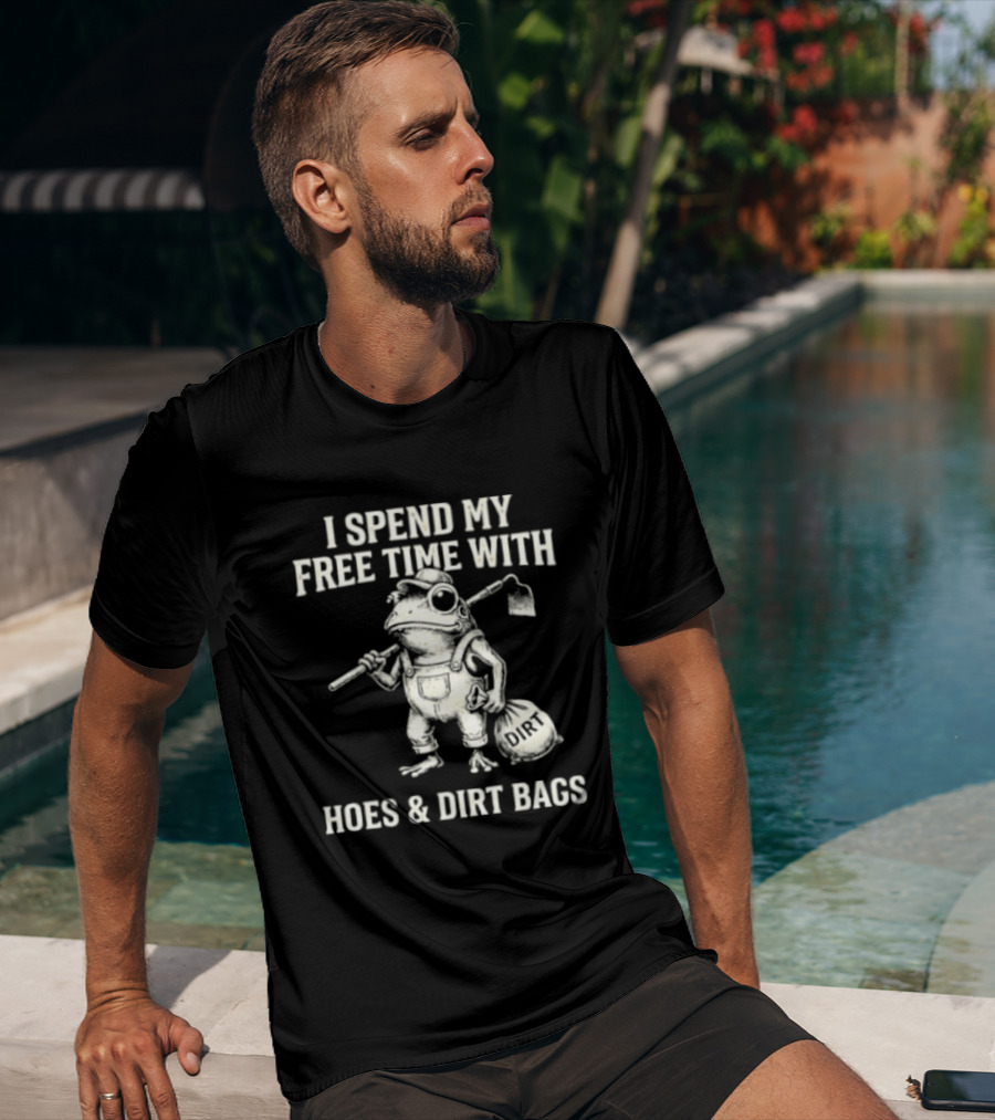 I Spend My Free Time With Hoes And Dirt Bags Frog Farmer T-Shirt