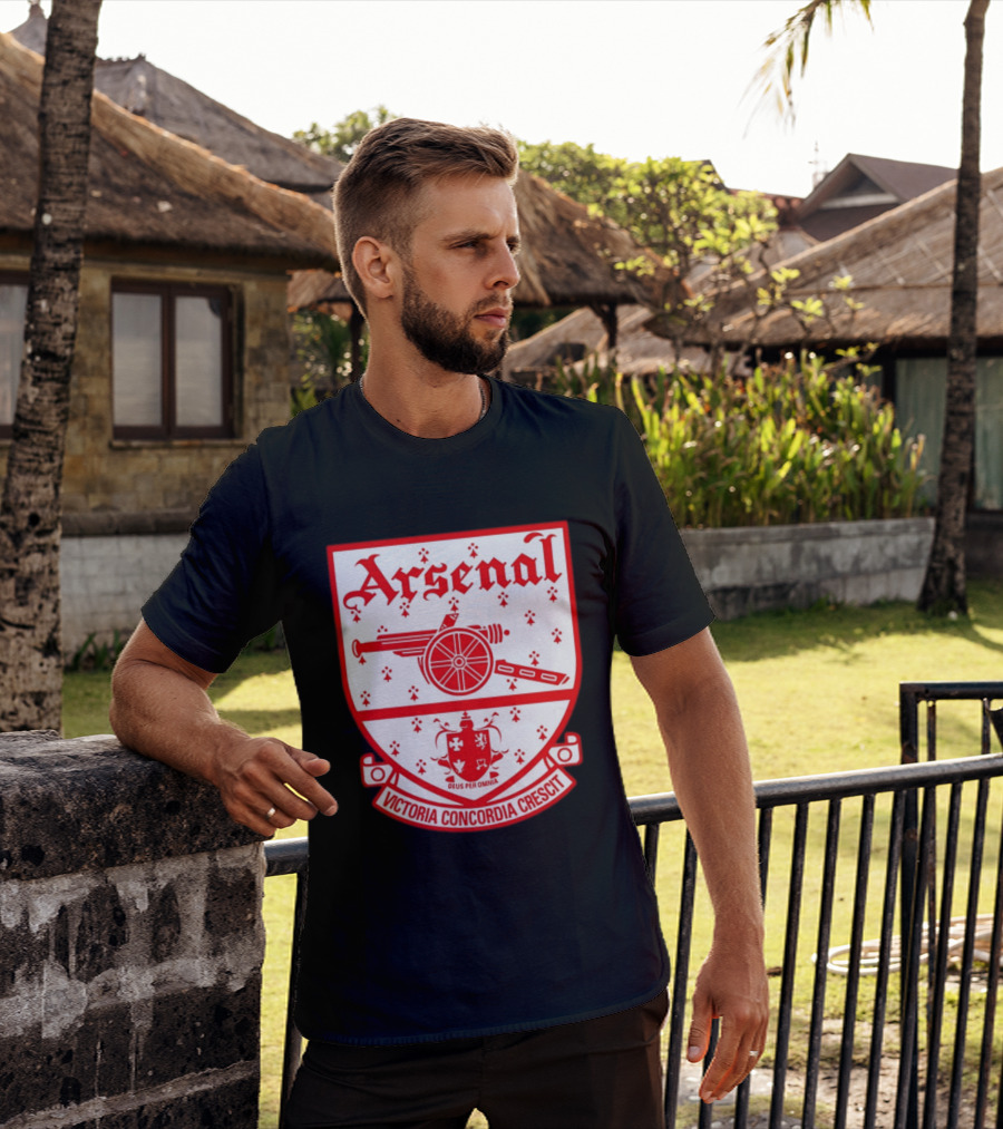 Arsenal FC Crest Deus Per Omnia Victoria Concordia Crescit T-Shirt