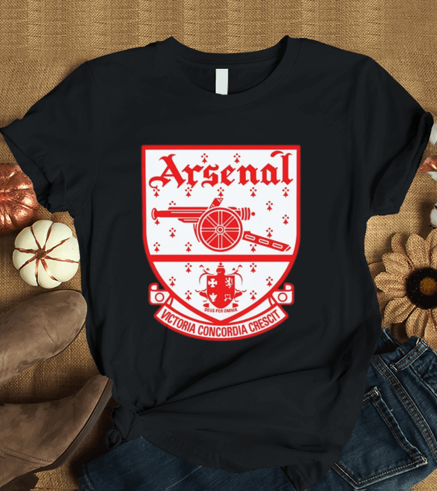 Arsenal FC Crest Deus Per Omnia Victoria Concordia Crescit T-Shirt