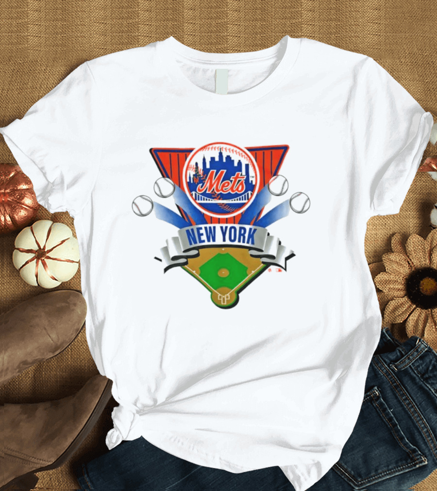 New York Mets Baseball Diamond Skyline And Bats T-Shirt