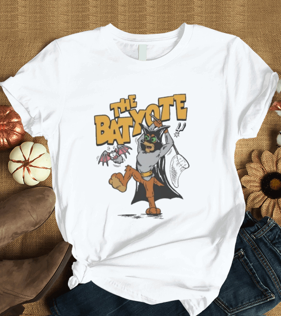 San Antonio Spurs The Batyote Character With Cape And Bat T-Shirt