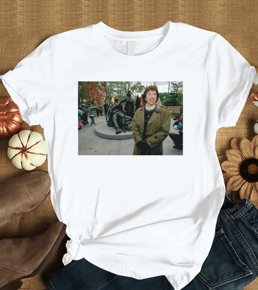 Diane Carlson Evans Vietnam Women's Memorial Campaign Leader Dies At 79 T-Shirt