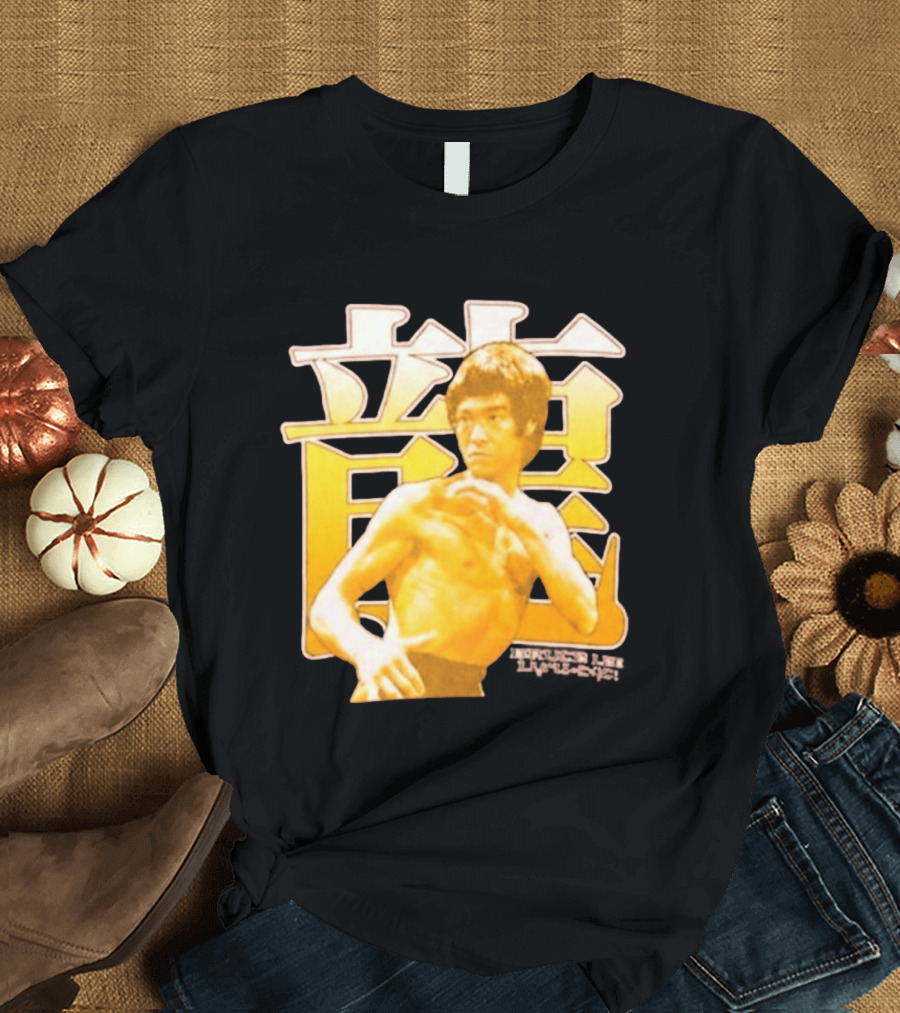 Bruce Lee Iconic Martial Arts Pose Chinese Characters T-Shirt