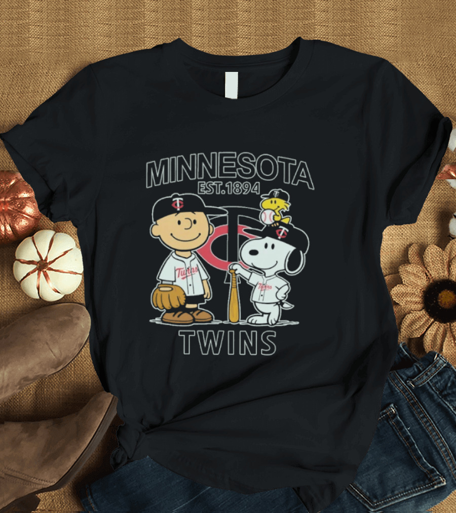 Minnesota Twins Est 1894 Snoopy Peanuts Baseball Charlie Brown Woodstock T-Shirt