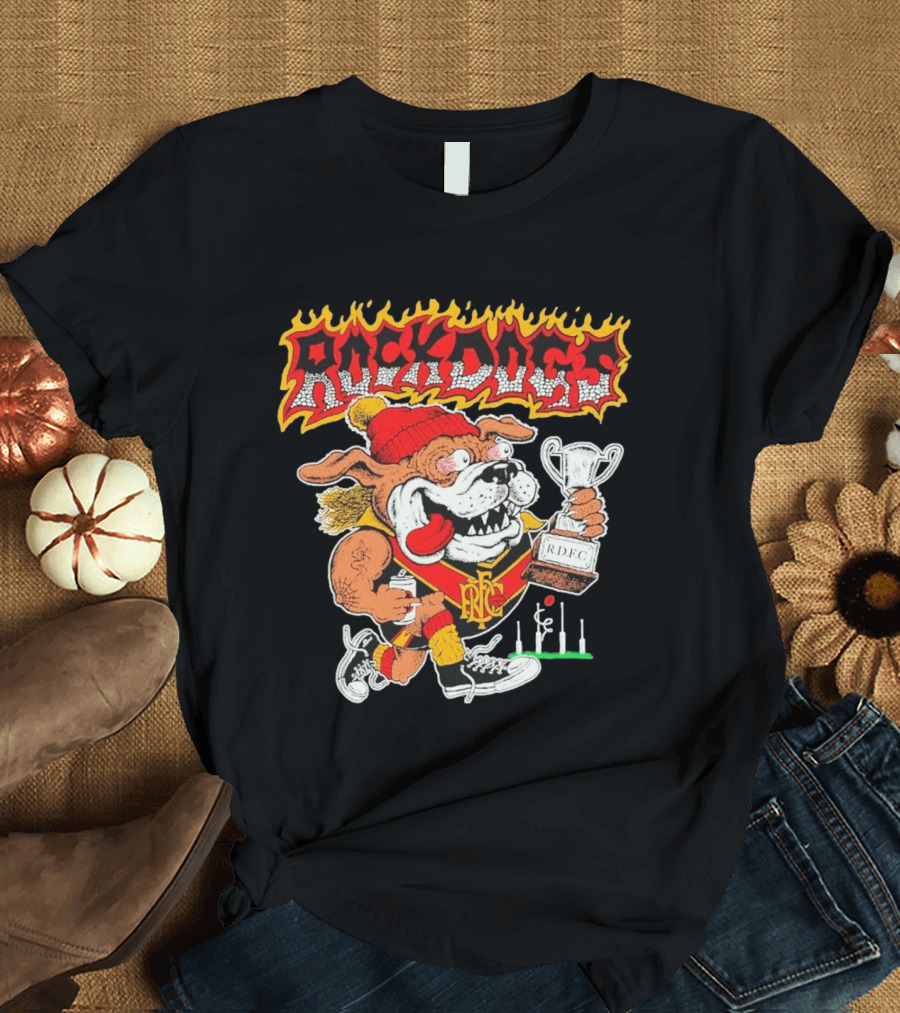 ROCKDOGS Bulldog RDFC Trophy Holder In Beanie And Sneakers T-Shirt