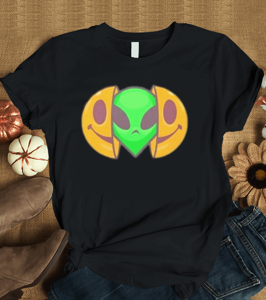 Grounded 2 Willow Alien In Halloween Jack O' Lantern Mask T-Shirt