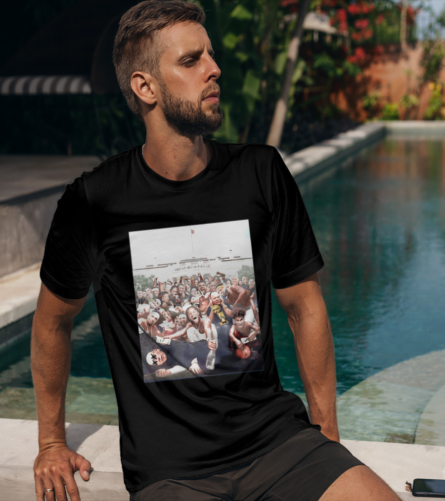 Knicks Nation Forever With Gathering Of Celebratory Fans And Players T-Shirt