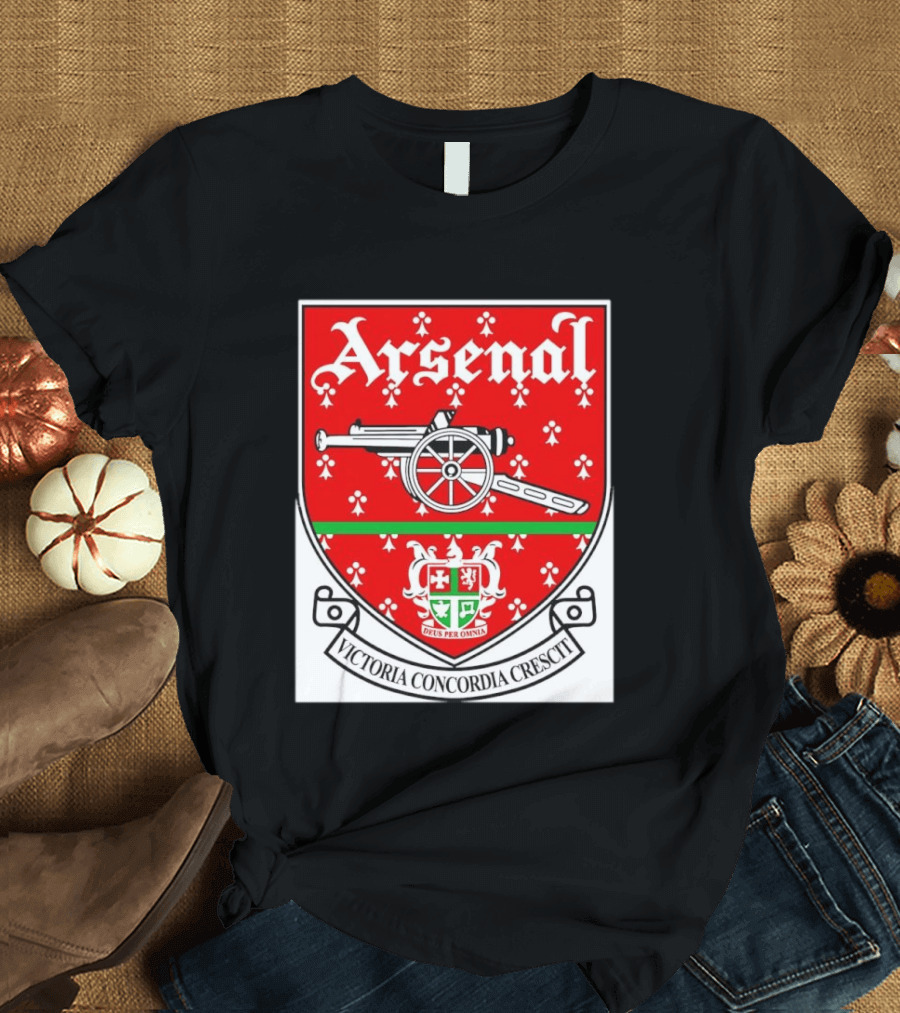 Arsenal FC Victoria Concordia Crescit Deus Per Omnia Crest Featuring Classic Cannon And Shield T-Shirt