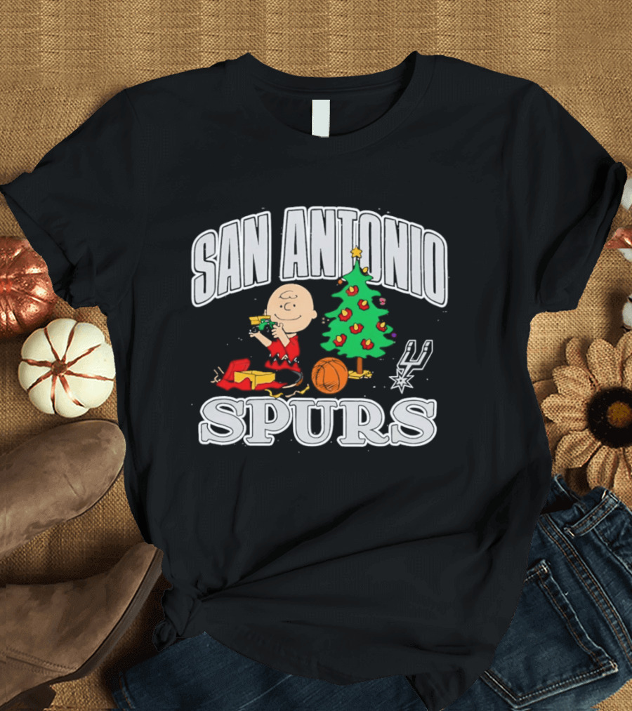 San Antonio Spurs Peanuts Charlie Brown Christmas Tree T-Shirt