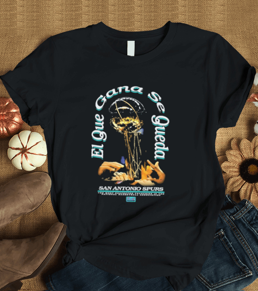 San Antonio Spurs El Que Gana Se Queda Winner Stays On Illustrated Basketball Trophy T-Shirt