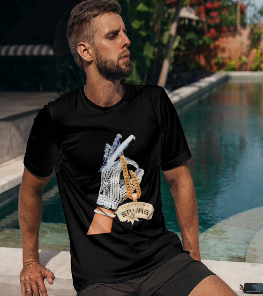 San Antonio Spurs Diamond Gold Glove And Pendant T-Shirt