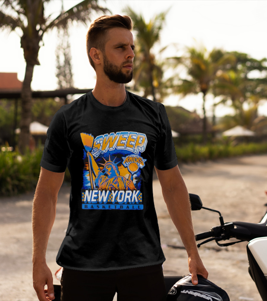 Sweep New York Knicks Basketball Statue Of Liberty T-Shirt