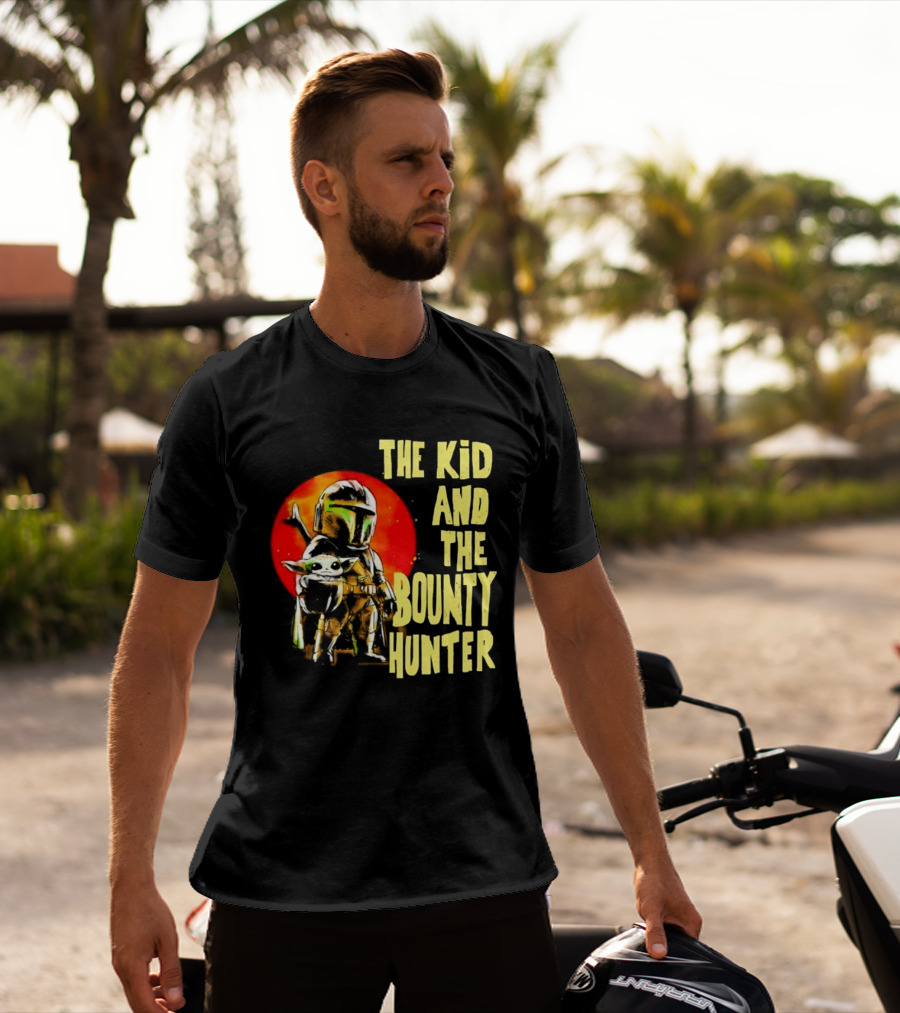 The Kid And The Bounty Hunter Grogu Din Djarin Star Wars Mandalorian Red Circle T-Shirt
