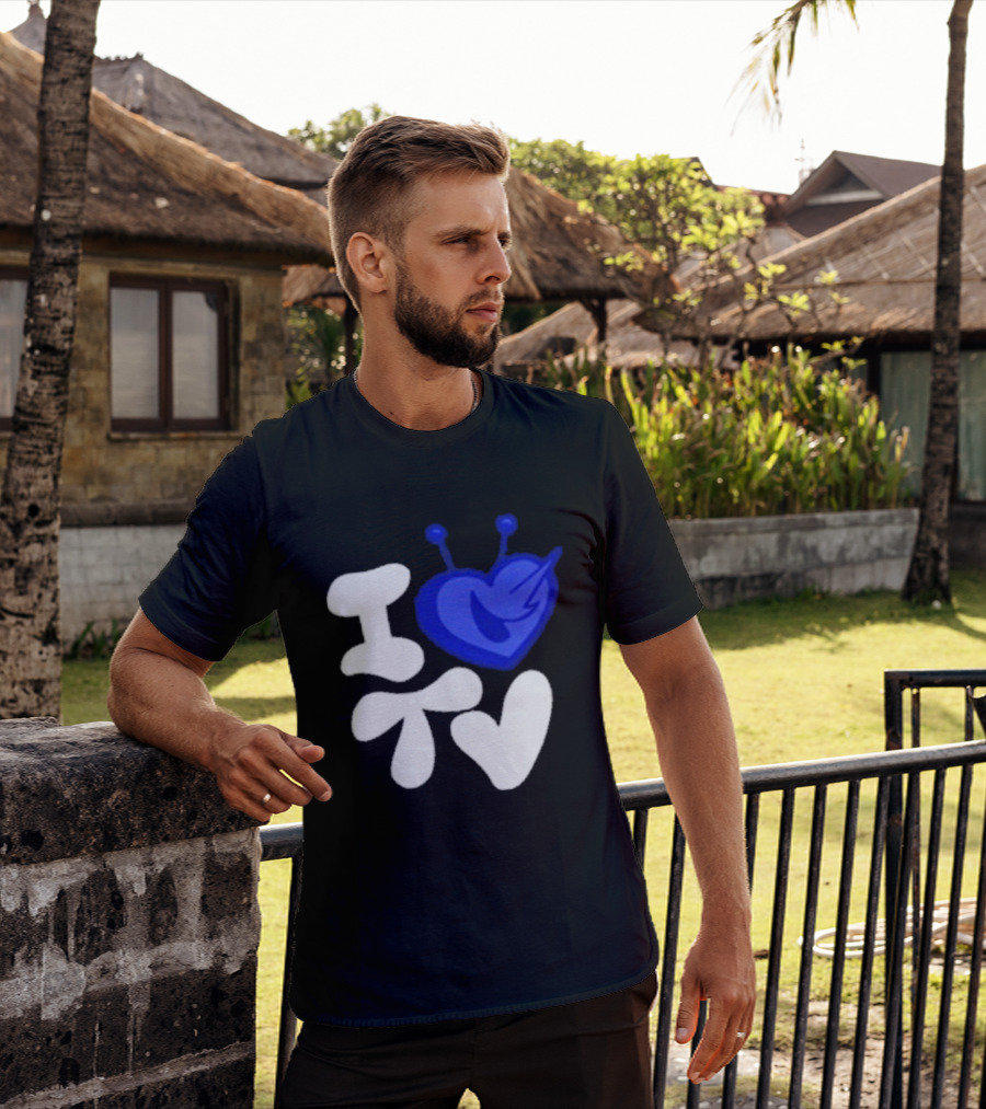 Paperboxmart I Love TV Blue Heart Antenna T-Shirt