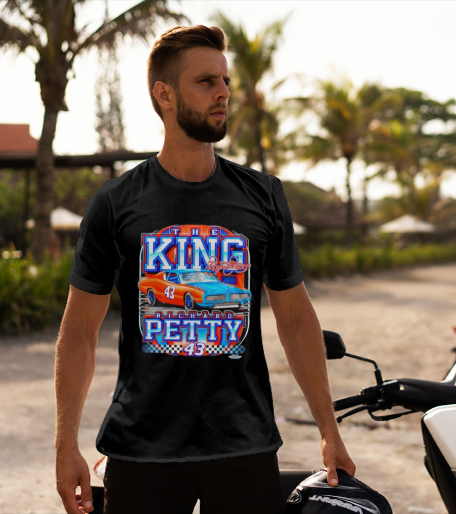 Richard Petty The King No 43 NASCAR Racing Car Checkered Flag T-Shirt