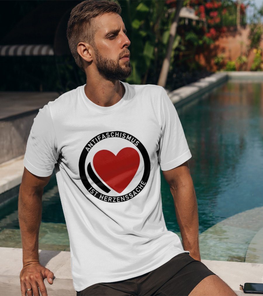 Antifaschismus Ist Herzenssache Symbol Rotes Herz Antifa T-Shirt