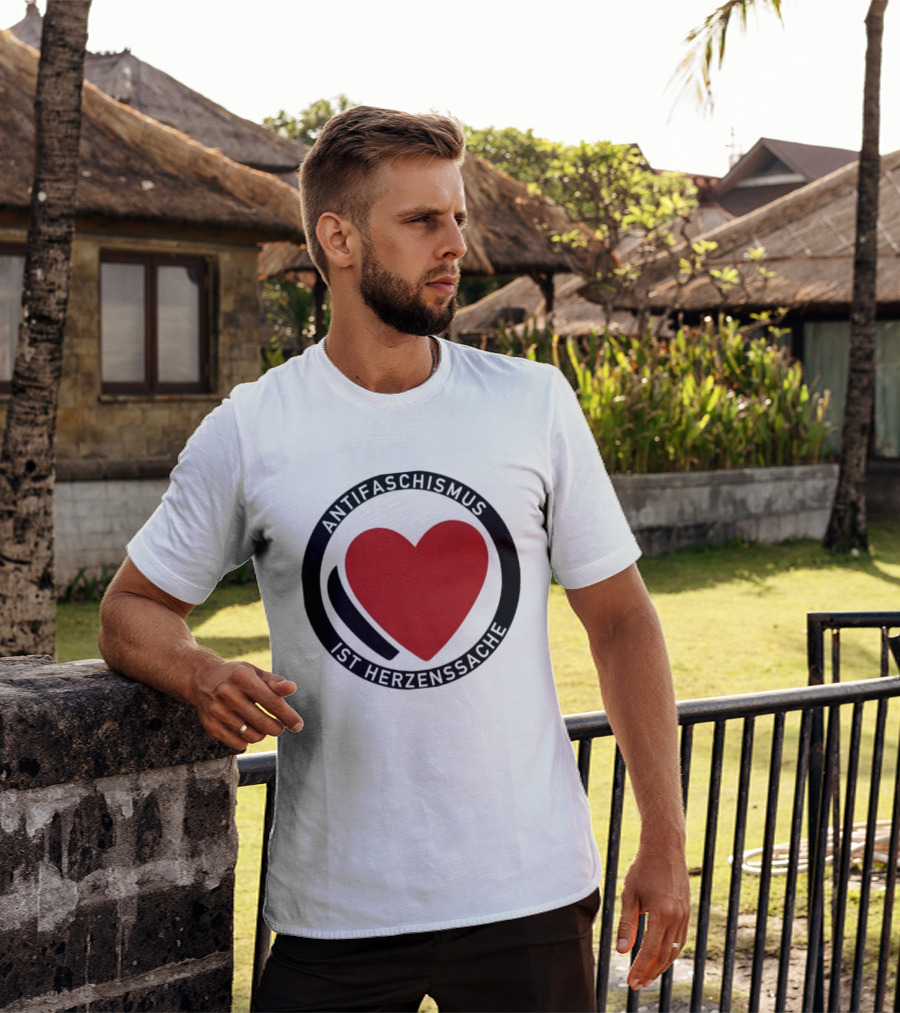 Antifaschismus Ist Herzenssache Symbol Rotes Herz Antifa T-Shirt