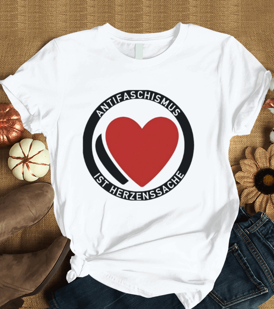 Antifaschismus Ist Herzenssache Symbol Rotes Herz Antifa T-Shirt