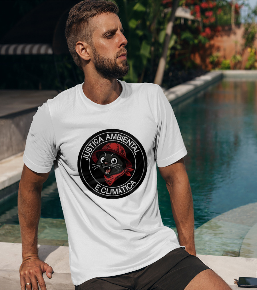 Justiça Ambiental E Climática Black Cat In Red Helmet And Bandana T-Shirt