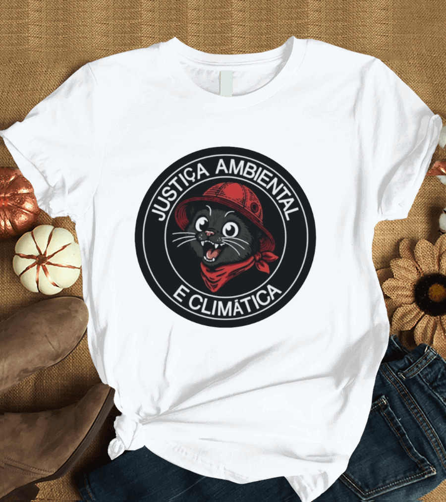 Justiça Ambiental E Climática Black Cat In Red Helmet And Bandana T-Shirt