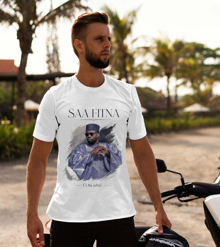 Saa Fitna Ci Nu Jubul Senegal Politics Blue Robe Man T-Shirt