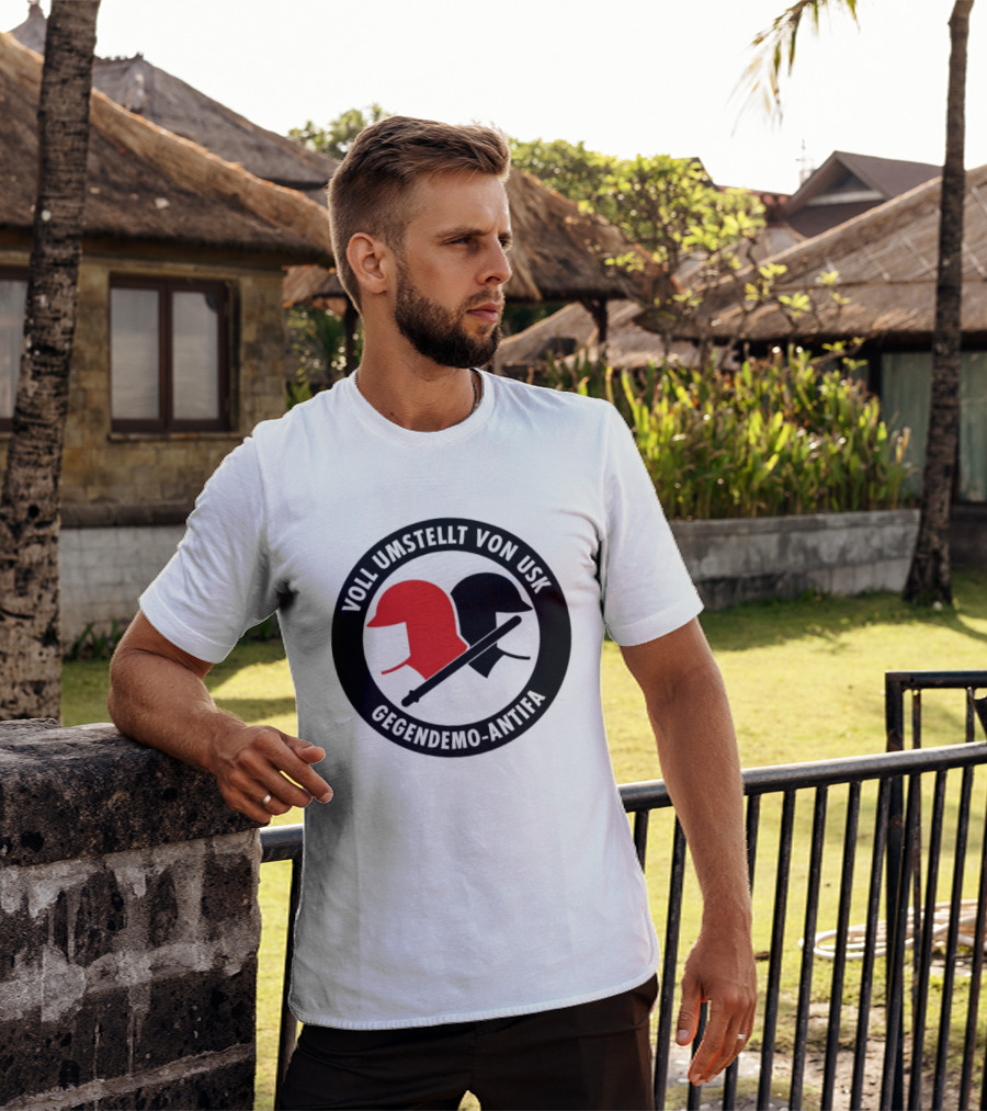 Voll Umstellt Von USK Gegendemo Antifa Helmet T-Shirt