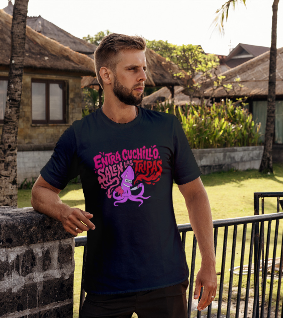 Entra Cuchillo Salen Las Tripas Squid Cartoon Knife Fun T-Shirt