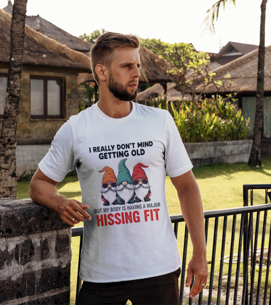 I Really Don't Mind Getting Old Gnome Christmas But My Body Is Having A Major Hissing Fit T-Shirt