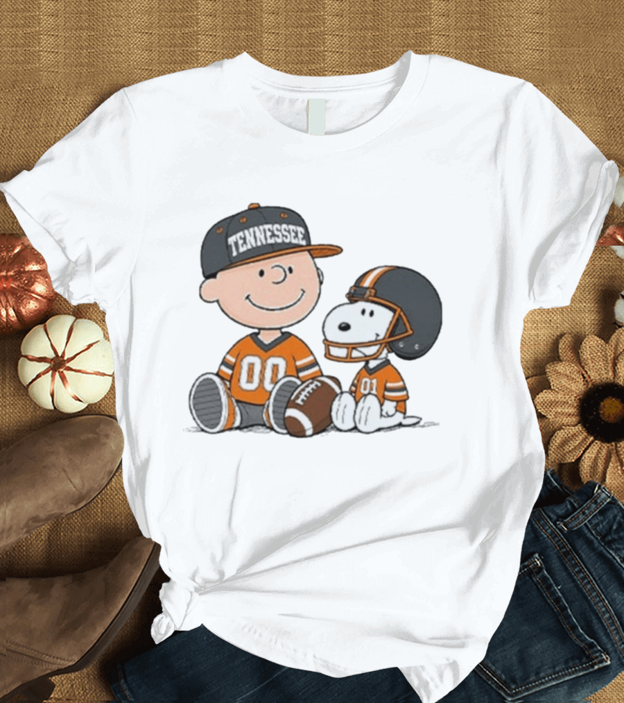 Tennessee Football Charlie Brown Snoopy Peanuts 00 01 T-Shirt