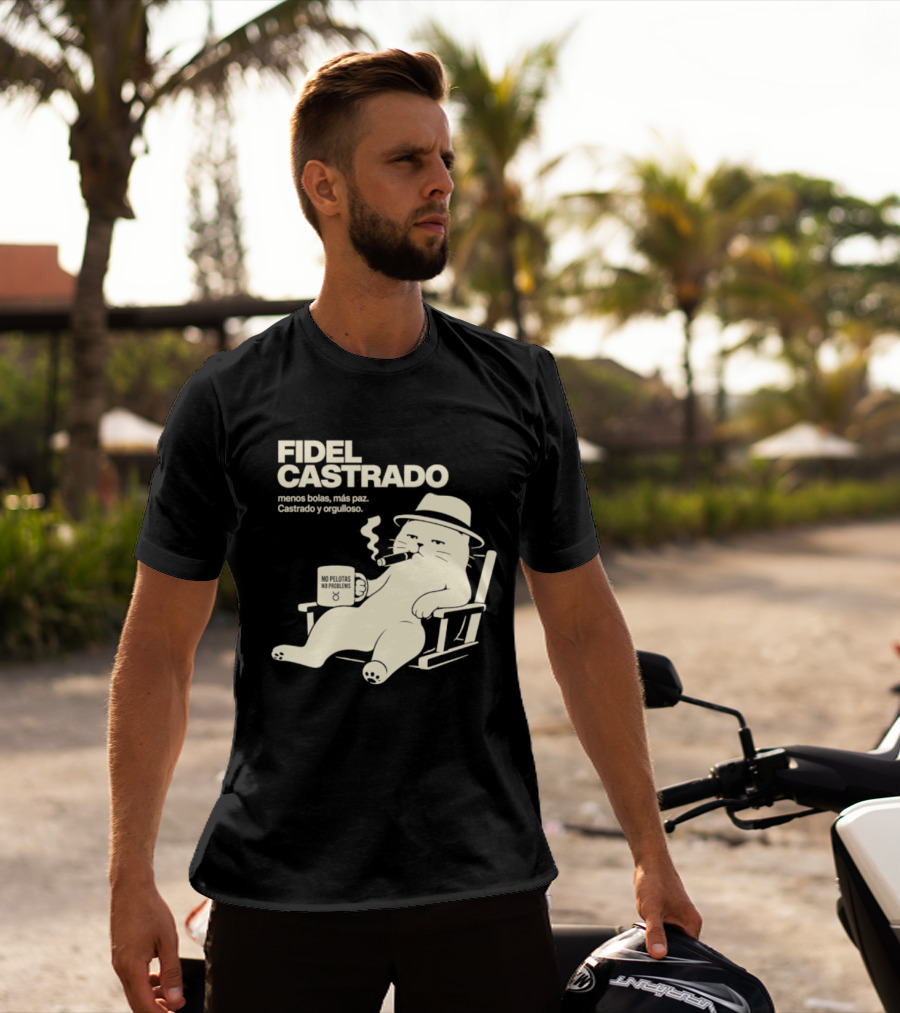 Fidel Castrado Menos Bolas Mas Paz Cat Con Silla Sombrero Cigarro T-Shirt