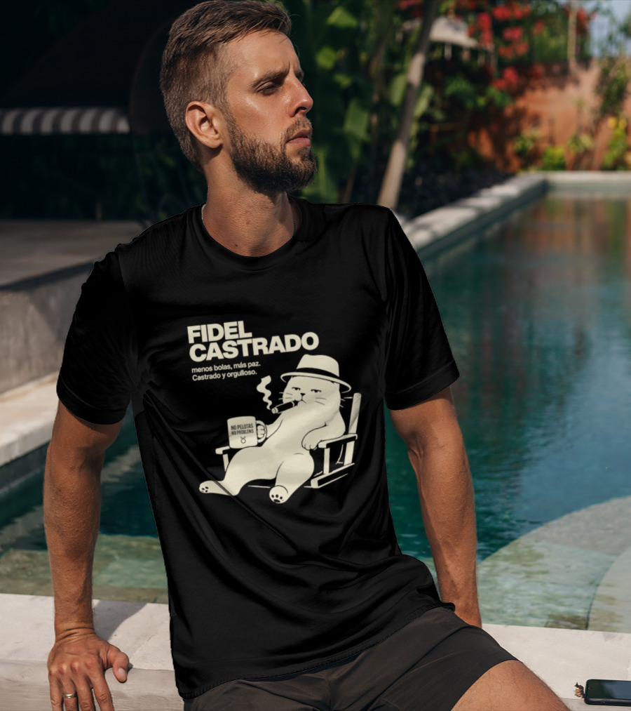 Fidel Castrado Menos Bolas Mas Paz Cat Con Silla Sombrero Cigarro T-Shirt