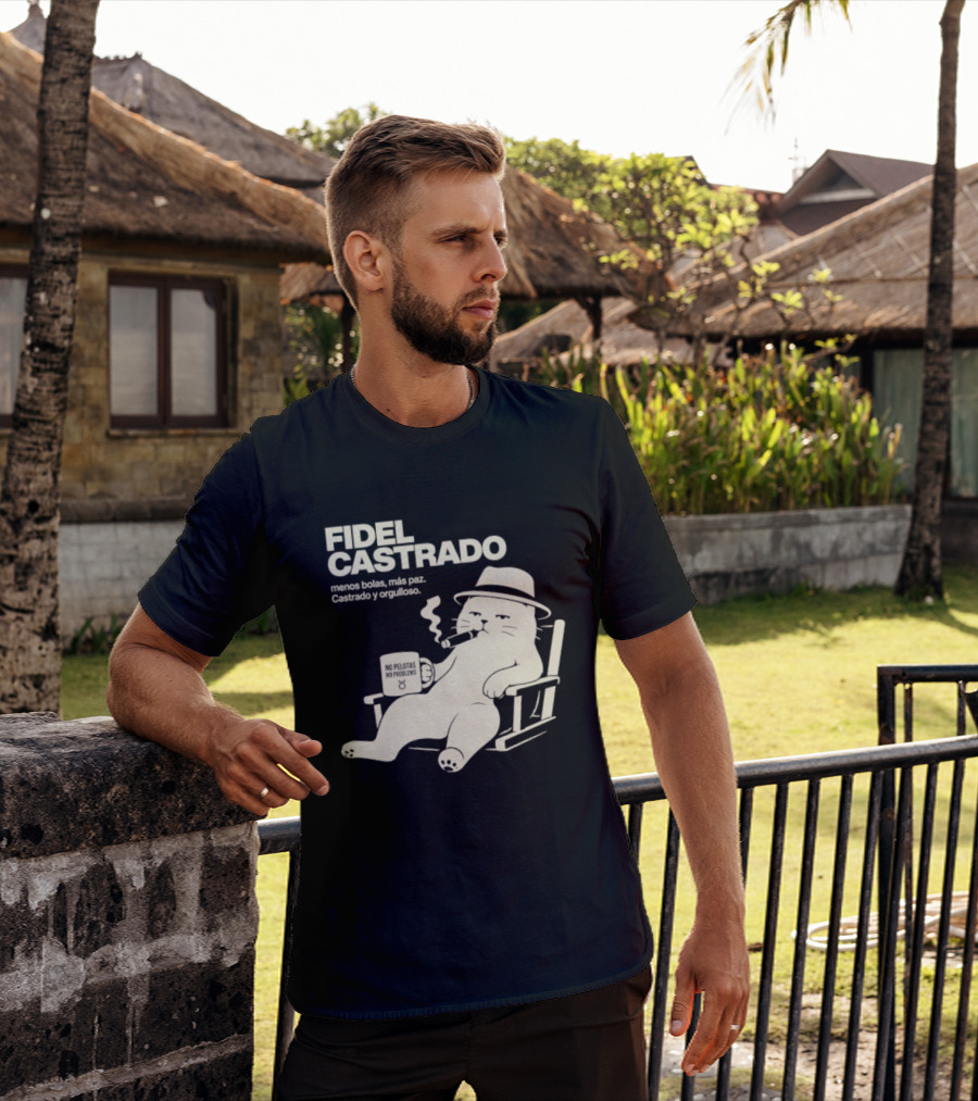 Fidel Castrado Menos Bolas Mas Paz Cat Con Silla Sombrero Cigarro T-Shirt