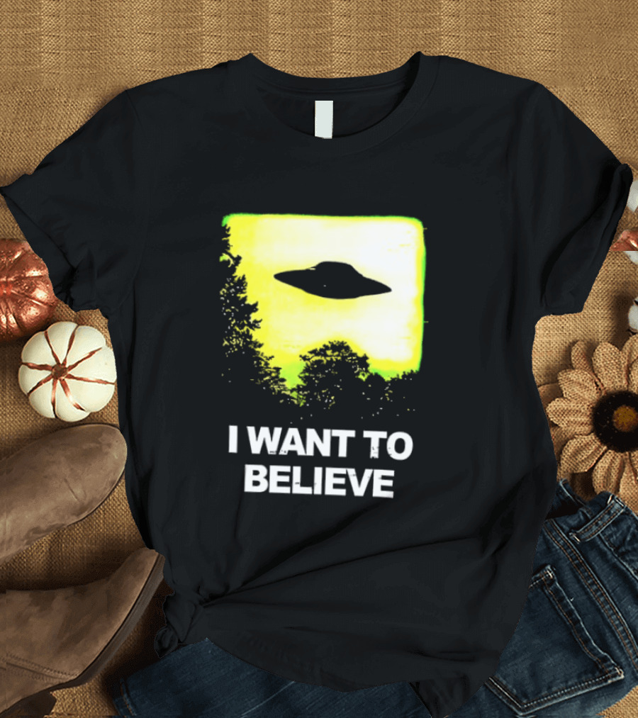 Alien I Want To Believe UFO Silhouette Paranormal Activity The Truth Is Out There T-Shirt