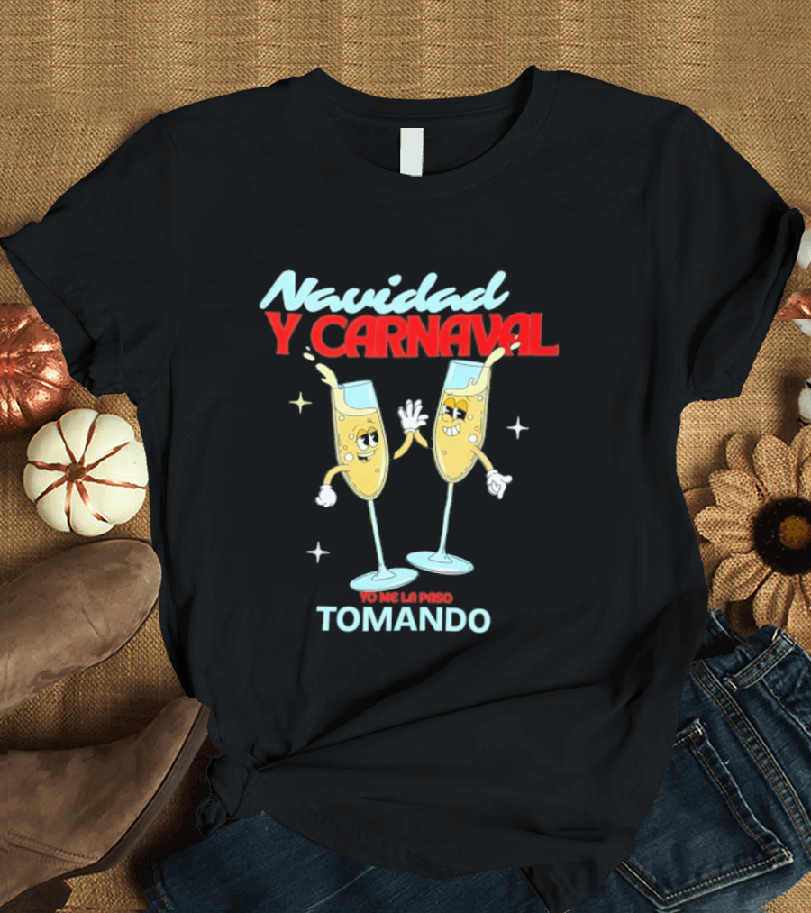 Navidad Y Carnaval Yo Me La Paso Tomando Two Toasting Champagne Glasses T-Shirt