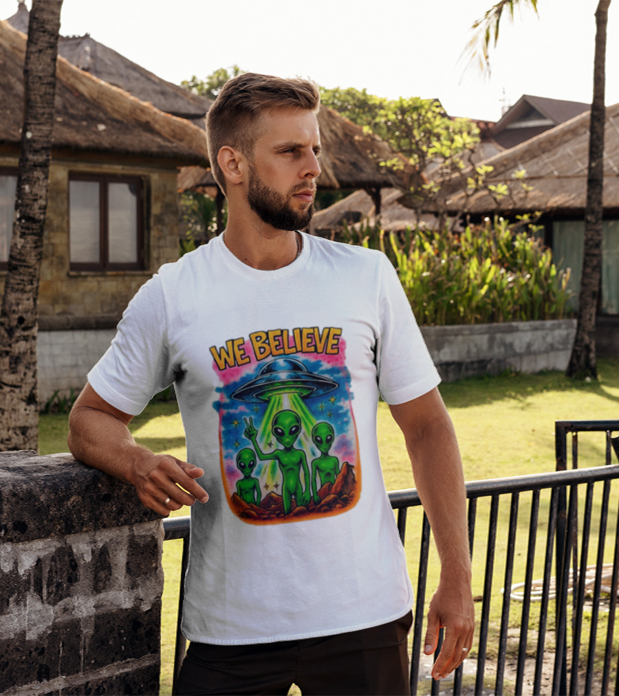 We Believe Aliens UFO Extraterrestrial Peaceful Green Aliens Stars Cosmic Scene T-Shirt