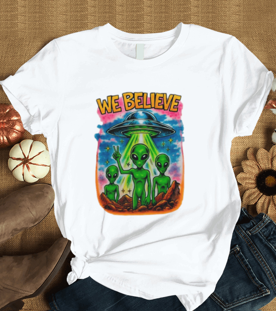 We Believe Aliens UFO Extraterrestrial Peaceful Green Aliens Stars Cosmic Scene T-Shirt