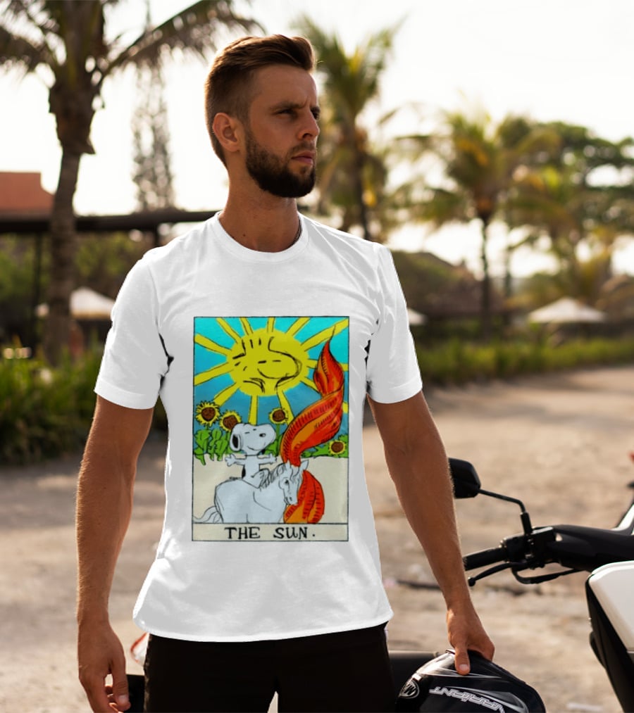 Snoopy The Sun Tarot Card Peanuts Charlie Brown Tarot T-Shirt