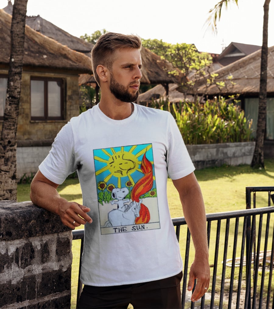Snoopy The Sun Tarot Card Peanuts Charlie Brown Tarot T-Shirt