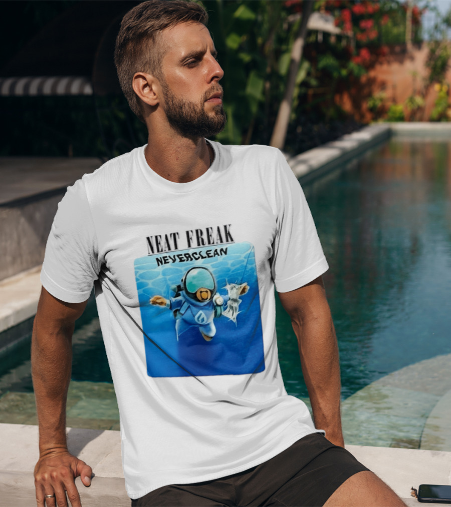 Neat Freak Neverclean Diver Catching Litter T-Shirt