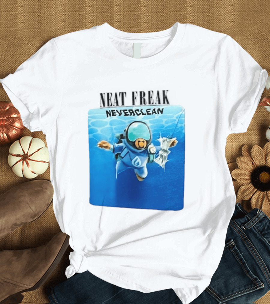 Neat Freak Neverclean Diver Catching Litter T-Shirt