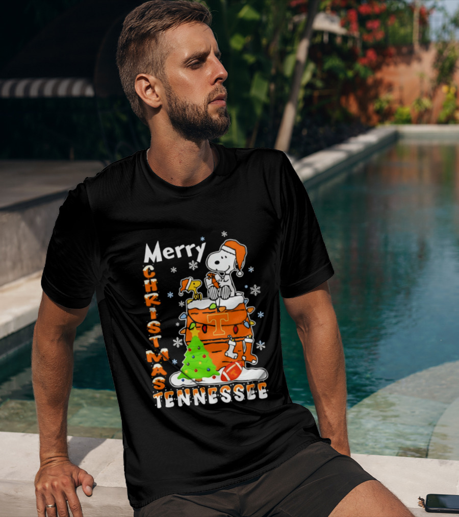 Snoopy Woodstock Christmas 2026 Tennessee Volunteers Football Santa Hat T-Shirt
