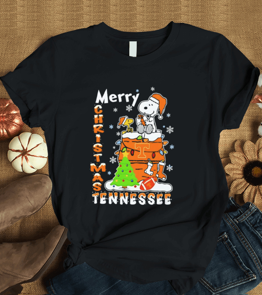 Snoopy Woodstock Christmas 2026 Tennessee Volunteers Football Santa Hat T-Shirt