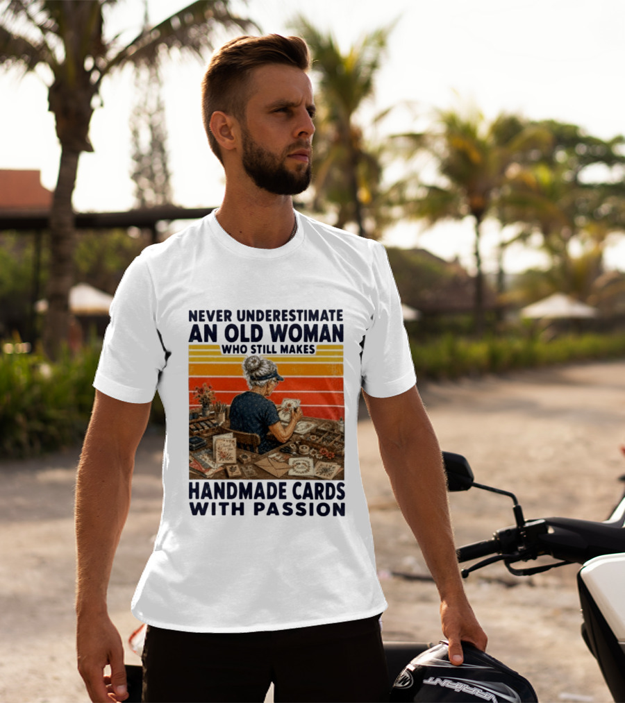 Never Underestimate An Old Woman Who Still Makes Handmade Cards With Passion Vintage Crafting Scene T-Shirt