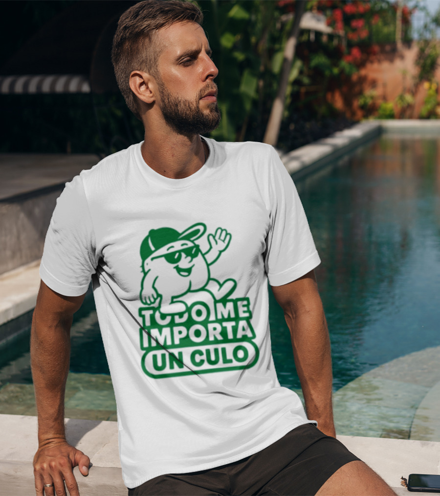 Todo Me Importa Un Culo Caracter Con Gafas Y Gorra Verde T-Shirt